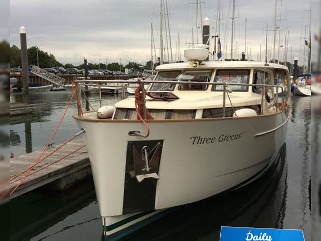 2010 Greenline 33