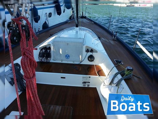 2004 Maxi Dolphin 33