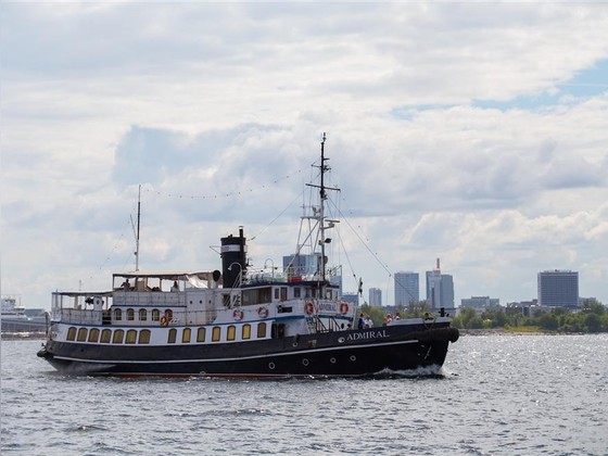 Admiral Yachts 100
