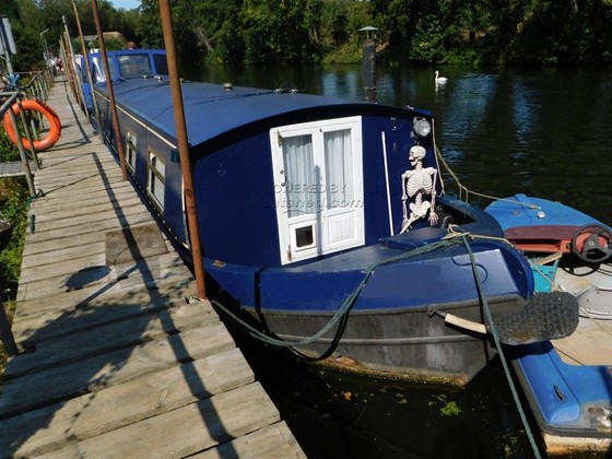 Houseboat Wide Beam Barge